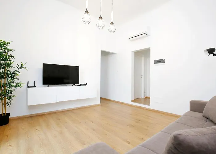 Diffusi Di Fiorita Con Accesso Alle Piscine Della Principale *