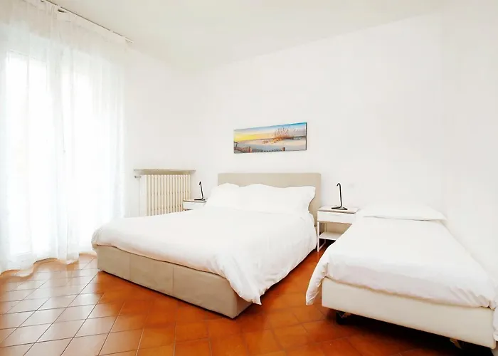 Diffusi Di Fiorita Con Accesso Alle Piscine Della Principale Daire *