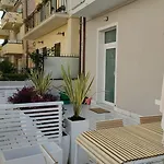Diffusi Di Fiorita Con Accesso Alle Piscine Della Principale * Cattolica