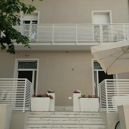 Diffusi Di Fiorita Con Accesso Alle Piscine Della Principale *