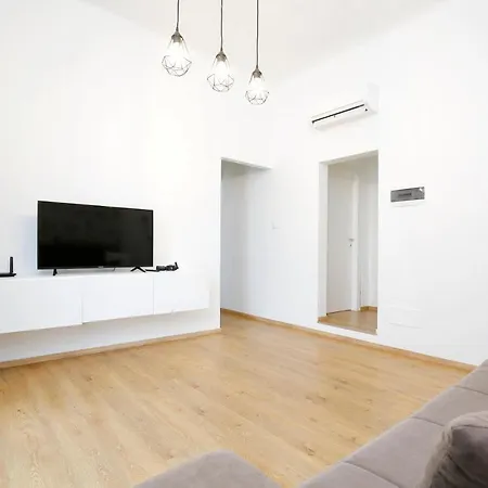 Diffusi Di Fiorita Con Accesso Alle Piscine Della Principale *