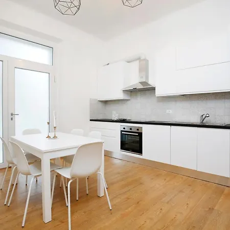 Diffusi Di Fiorita Con Accesso Alle Piscine Della Principale * Cattolica