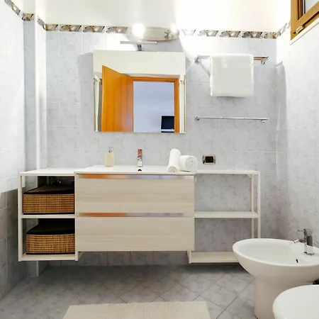 Diffusi Di Fiorita Con Accesso Alle Piscine Della Principale * Cattolica