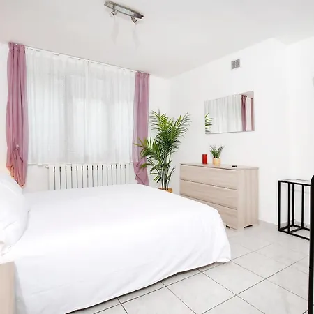 Diffusi Di Fiorita Con Accesso Alle Piscine Della Principale * Cattolica