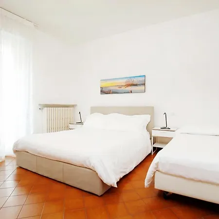 Diffusi Di Fiorita Con Accesso Alle Piscine Della Principale Daire *