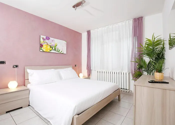 Diffusi Di Fiorita Con Accesso Alle Piscine Della Principale *