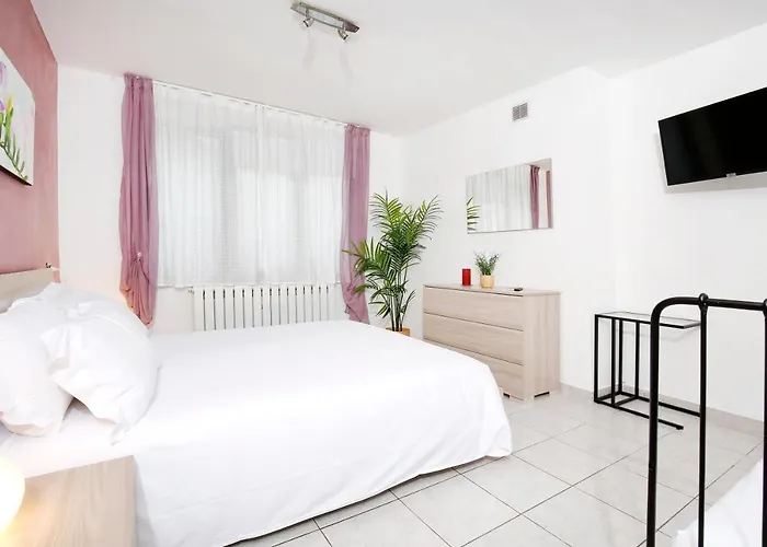 Diffusi Di Fiorita Con Accesso Alle Piscine Della Principale * Κατόλικα