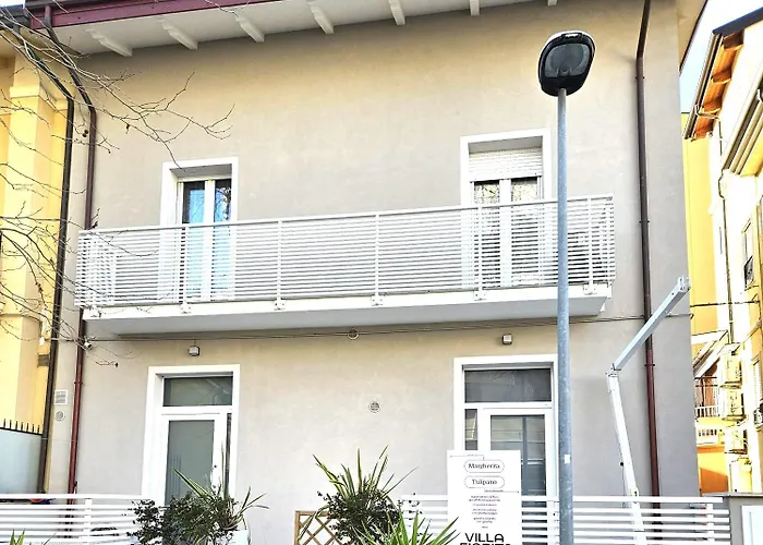 Diffusi Di Fiorita Con Accesso Alle Piscine Della Principale *